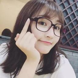 网红吃瓜微信头像女,揭秘网络红人的幕后生活 第3张 网红吃瓜微信头像女,揭秘网络红人的幕后生活 第3张